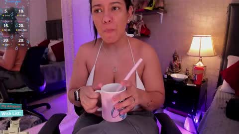 Snapshot of mariana_c chatting on 11-18-25, 03:38 Mar y online show from 11-18-25, 03:38