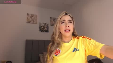 Mariana online show from 03-27-26, 04:18