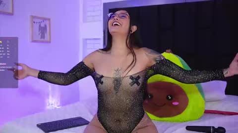 Snapshot of mariana_monroe04 chatting on 09-15-25, 07:03 Mariana  online show from 09-15-25, 07:03