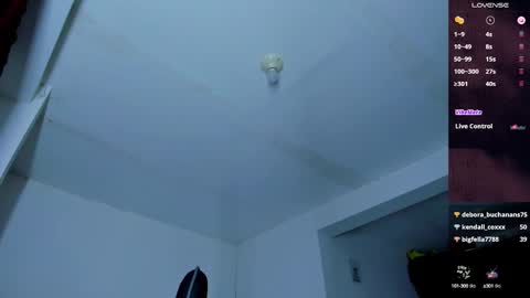 Snapshot of mariana_smittt chatting on 01-12-25, 07:43   Independent Model online show from 01-12-25, 07:43