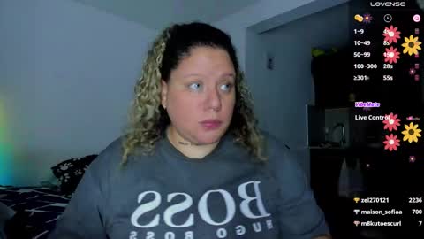 Snapshot of mariana_smittt chatting on 02-17-25, 08:52   Independent Model online show from 02-17-25, 08:52