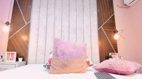 Mariana  online show from 11-27-25, 03:25