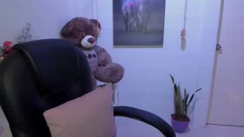Snapshot of marianalopez81 chatting on 03-02-25, 07:10 Mariana Lopez online show from 03-02-25, 07:10