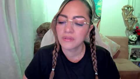 Snapshot of marianalopez81 chatting on 10-05-25, 01:04 Mariana Lopez online show from 10-05-25, 01:04