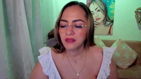 Snapshot of marianalopez81 chatting on 10-12-25, 12:31 Mariana Lopez online show from 10-12-25, 12:31