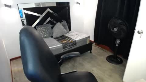 Snapshot of marianarojas_ chatting on 06-13-26, 04:54 Mariana online show from 06-13-26, 04:54