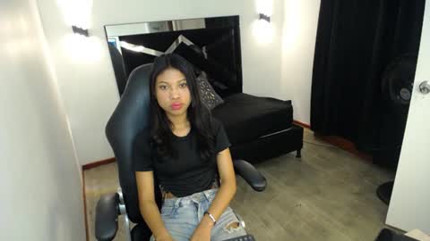 Snapshot of marianarojas_ chatting on 07-17-26, 03:57 Mariana online show from 07-17-26, 03:57