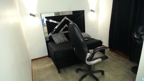 Snapshot of marianarojas_ chatting on 07-21-26, 03:31 Mariana online show from 07-21-26, 03:31