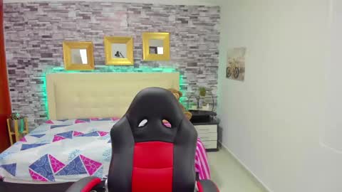 Snapshot of marianaxxx__ chatting on 12-06-24, 01:18 Mariana online show from 12-06-24, 01:18