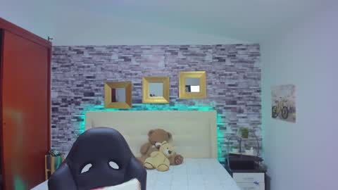 Snapshot of marianaxxx__ chatting on 12-06-24, 01:11 Mariana online show from 12-06-24, 01:11