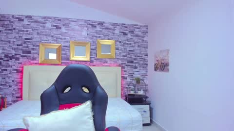 Snapshot of marianaxxx__ chatting on 12-06-24, 04:17 Mariana online show from 12-06-24, 04:17