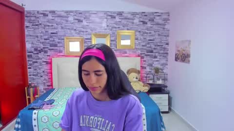 Snapshot of marianaxxx__ chatting on 12-10-24, 01:22 Mariana online show from 12-10-24, 01:22