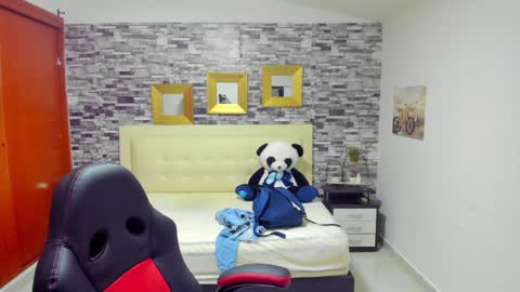Snapshot of marianaxxx__ chatting on 01-17-25, 08:33 Mariana online show from 01-17-25, 08:33