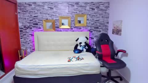 Snapshot of marianaxxx__ chatting on 01-18-25, 01:19 Mariana online show from 01-18-25, 01:19