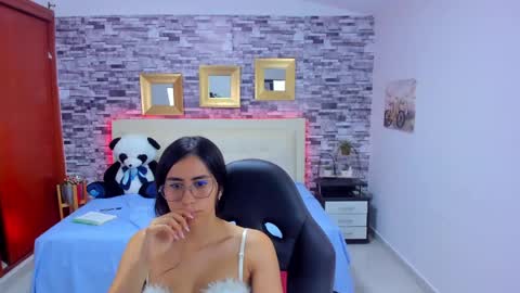 Snapshot of marianaxxx__ chatting on 01-22-25, 01:10 Mariana online show from 01-22-25, 01:10