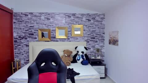 Snapshot of marianaxxx__ chatting on 01-27-25, 09:22 Mariana online show from 01-27-25, 09:22