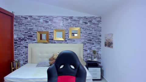 Snapshot of marianaxxx__ chatting on 02-06-25, 12:33 Mariana online show from 02-06-25, 12:33