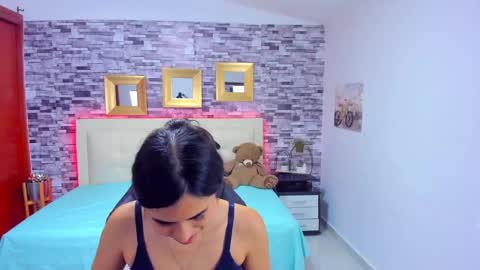 Snapshot of marianaxxx__ chatting on 02-14-25, 01:23 Mariana online show from 02-14-25, 01:23