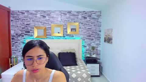 Snapshot of marianaxxx__ chatting on 02-15-25, 08:11 Mariana online show from 02-15-25, 08:11