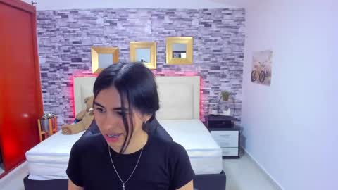 Snapshot of marianaxxx__ chatting on 02-18-25, 07:09 Mariana online show from 02-18-25, 07:09