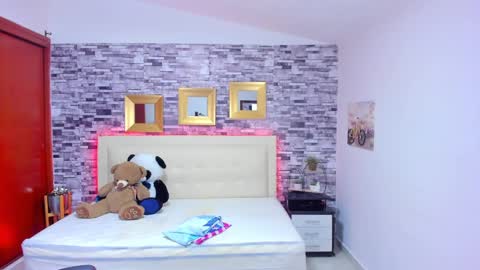 Snapshot of marianaxxx__ chatting on 02-19-25, 08:10 Mariana online show from 02-19-25, 08:10