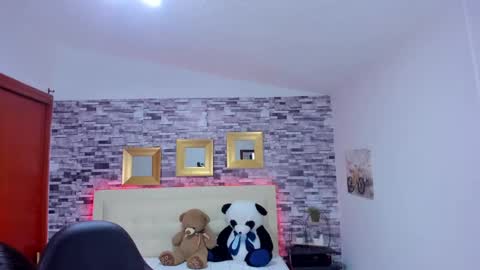 Snapshot of marianaxxx__ chatting on 02-25-25, 10:50 Mariana online show from 02-25-25, 10:50
