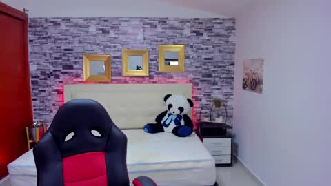 Snapshot of marianaxxx__ chatting on 02-28-25, 09:23 Mariana online show from 02-28-25, 09:23