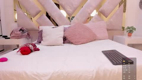 Marianee Rousse  online show from 10-30-25, 10:32