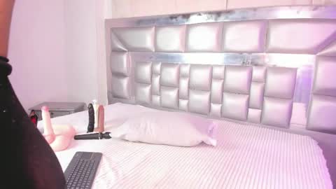 Snapshot of marianreynolds chatting on 05-31-26, 01:47 MARIAN online show from 05-31-26, 01:47