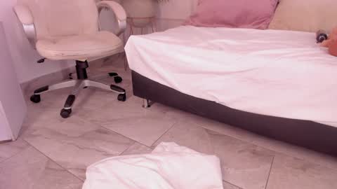 Snapshot of mariapettit chatting on 02-08-25, 03:21 Maria Pettit online show from 02-08-25, 03:21