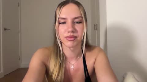 Snapshot of mariareev chatting on 12-14-25, 12:38 mariareev online show from 12-14-25, 12:38