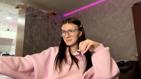 Snapshot of maribethgradowski chatting on 03-05-26, 05:31 Eva online show from 03-05-26, 05:31