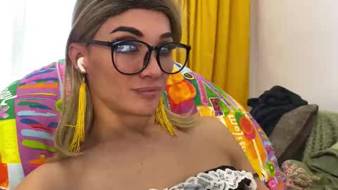 Snapshot of maridekoks chatting on 11-18-25, 12:42 Mari online show from 11-18-25, 12:42