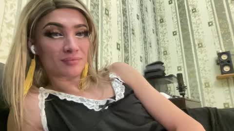 Snapshot of maridekoks chatting on 12-17-25, 12:11 Mari online show from 12-17-25, 12:11