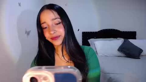 Nicolle online show from 09-24-25, 04:05