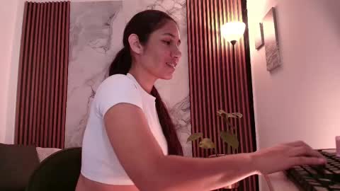 Snapshot of mariejane2 chatting on 11-30-25, 06:23 Im Marie Jane online show from 11-30-25, 06:23