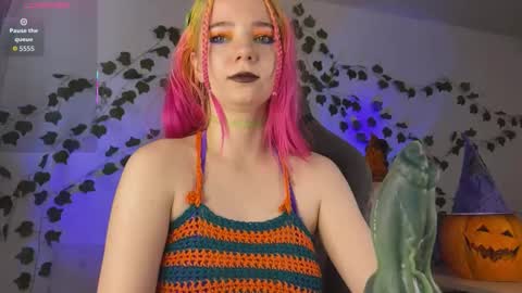 Mariel Gold online show from 10-30-25, 05:31