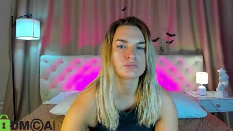 Mariel online show from 11-10-25, 01:15