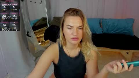 Mariel online show from 11-12-25, 01:17