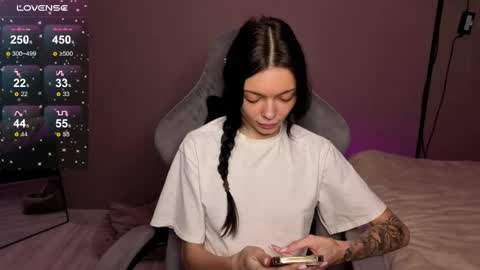 Snapshot of mariella__adams chatting on 04-29-26, 06:47 Maria online show from 04-29-26, 06:47