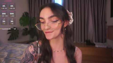 Mia online show from 03-06-26, 01:24