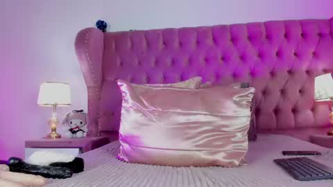 Snapshot of marieodette chatting on 06-23-26, 12:36 Marie online show from 06-23-26, 12:36