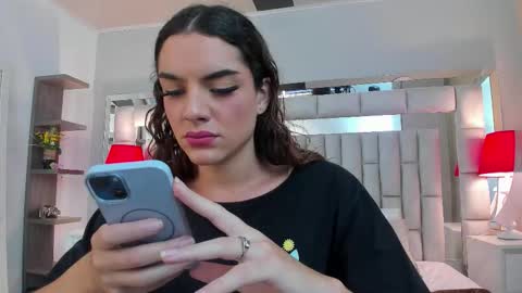 mariiahneedles online show from 11-04-25, 09:14