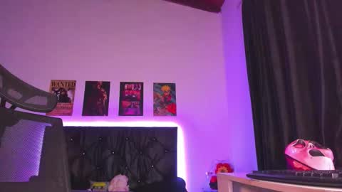 Mariana Hasper online show from 10-31-25, 05:41