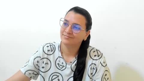 Snapshot of marilyn_garcia chatting on 11-06-25, 03:24 MARILYN SEXY online show from 11-06-25, 03:24