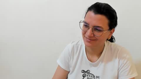 Snapshot of marilyn_garcia chatting on 11-09-25, 04:27 MARILYN SEXY online show from 11-09-25, 04:27