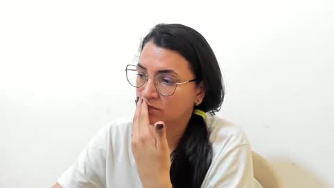 Snapshot of marilyn_garcia chatting on 11-10-25, 03:33 MARILYN SEXY online show from 11-10-25, 03:33