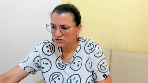 Snapshot of marilyn_garcia chatting on 05-07-26, 02:44 MARILYN SEXY online show from 05-07-26, 02:44