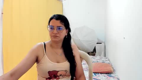 Snapshot of marilyn_garcia chatting on 05-21-26, 04:47 MARILYN SEXY online show from 05-21-26, 04:47