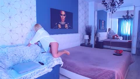 Mary Mais online show from 10-15-25, 07:08